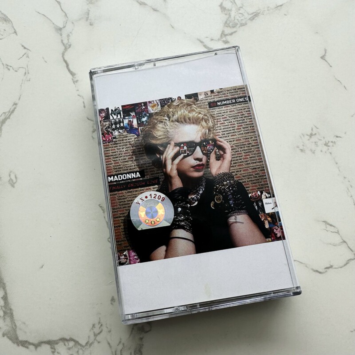 Vintage And Collectible - เทปคาสเซ็ตเพลงป๊อปคลาสสิกของมาดอนน่า เพลงป๊อปตะวันตกสไตล์เรโทร พร้อมสมุดเนื้อเพลง สำหรับการฟังและสะสมแบบวินเทจ