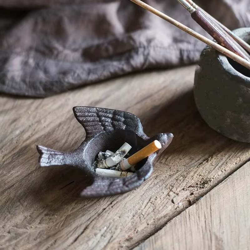 สไตล์นอร์ดิกเชิงเทียน Wrought  - Vintage Collectible Ashtrays บทวิจารณ์และราคา